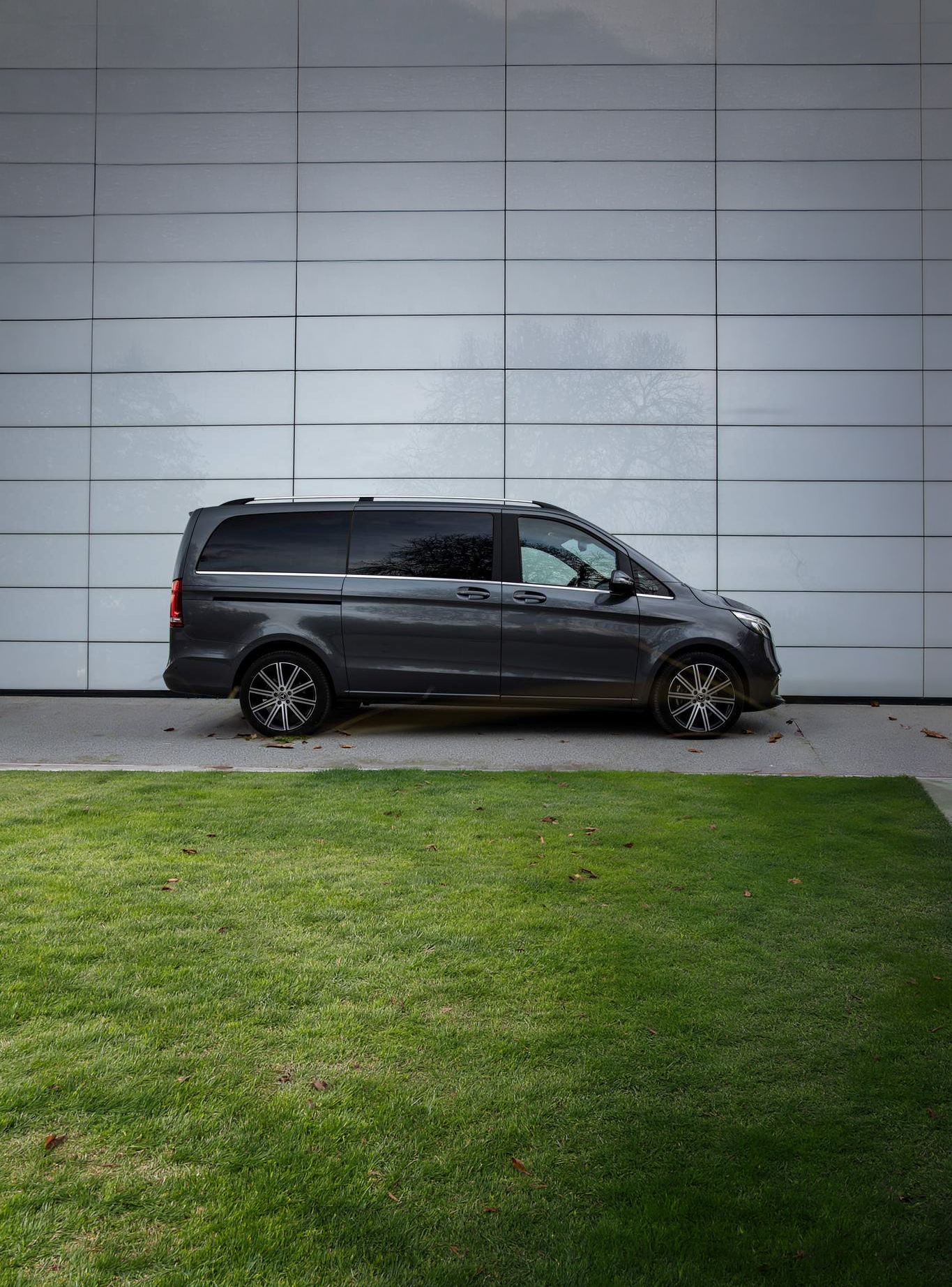Mercedes-Benz V-Class Extra Long exterior